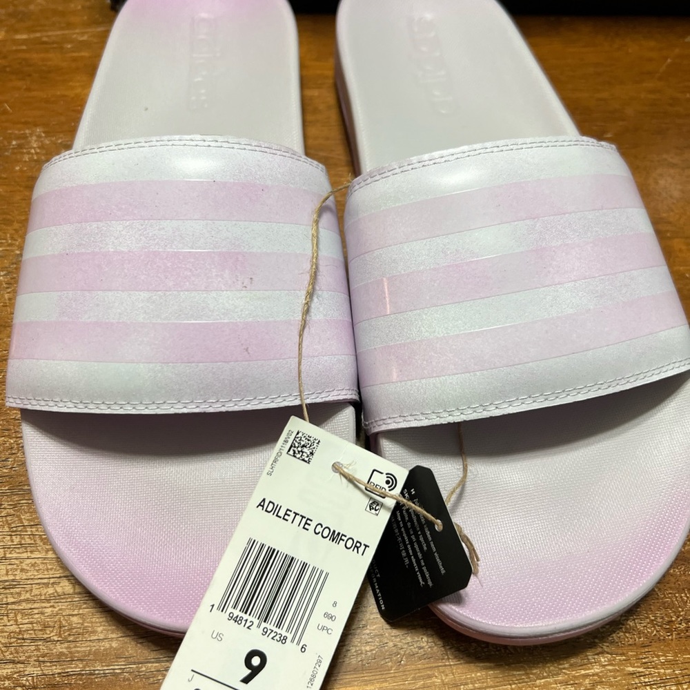 NWT women’s size 9 adidas slide